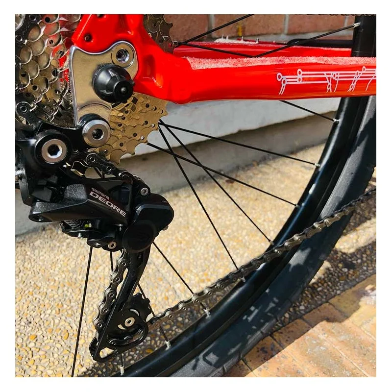 Custom Collective X Bikelife C100 Rouge Vermillon 2022 17 Custom Collective X Bikelife C100 Rouge Vermillon 2022 – Image 15