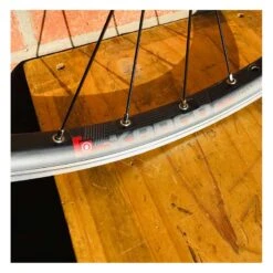 Roue Arrière Custom Bikelife X Collective 27.5 Pouces à Disk Noire - Wheeling Bike 23 Roue Arrière Custom Bikelife X Collective 27.5 Pouces à Disk Noire - Wheeling Bike -Magasin De Vélos roue arriere custom bikelife x collective 275 pouces a disk noire wheeling bike 10