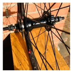 Roue Arrière Custom Bikelife X Collective 29 Pouces à Disk Noire - Wheeling Bike -Magasin De Vélos roue arriere custom bikelife x collective 29 pouces a disk noire wheeling bike 3