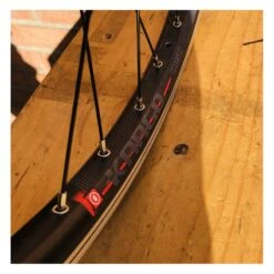 Roue Arrière Custom Bikelife X Collective 29 Pouces à Disk Noire - Wheeling Bike -Magasin De Vélos roue arriere custom bikelife x collective 29 pouces a disk noire wheeling bike 8