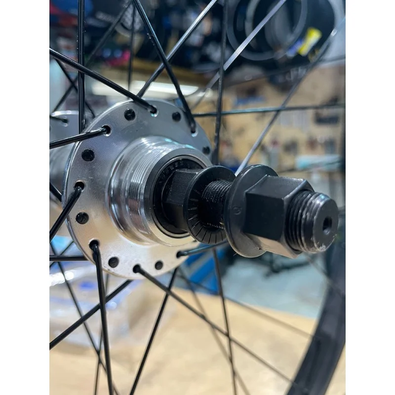 Roue Arrière GT 29" HERITAGE Noire-polie 6 Roue Arrière GT 29" HERITAGE Noire-polie – Image 4