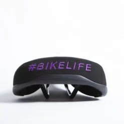 Selle BIKELIFE Noire Logo Violet -Magasin De Vélos selle bikelife noire logo violet 2